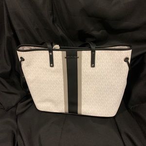 Authentic Michael Kors tote. Like new.